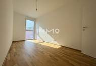 Lichtdurchfluteter Erstbezug: 3-Zimmer mit Loggia und Weitblick in top Lage!