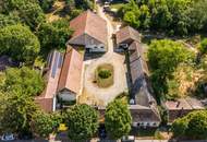 "Großzügiges Grundstück mit Pferdehof und sanierungsbedürftigem Haus – nur Minuten von Wien entfernt"