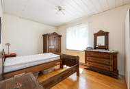 Zwei Einfamilienhäuser auf großzügigem Grundstück in sonniger Lage