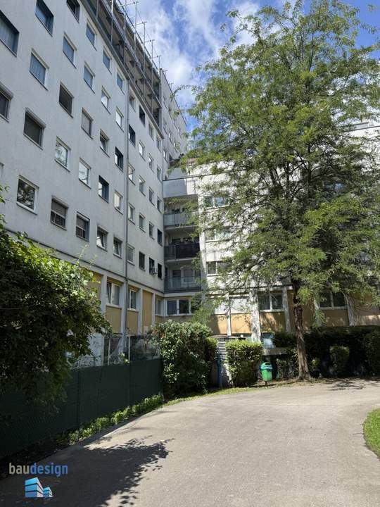 Schöne geräumige 3-Zimmer-Wohnung mit Loggia Nähe Donaukanal, U4 u U6 ! Voll möbliert - Koffer packen und einziehen !!