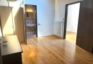 "Einfamilienhaus mit 1110m² Grund mitten im Ort!"