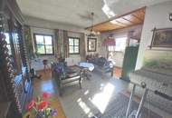 LANDHAUS MIT GROSSEM, SONNIGEN GRUND AM WALDRAND