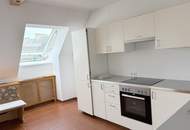Ruhige 2,5 Zi-Dachwohnung mit 18m² Südterrasse & Tiefgarage - saniertes Haus PROVISIONSFREI