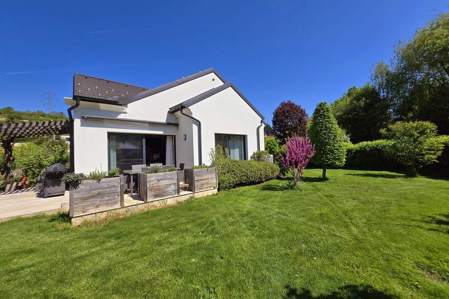 Moderner Bungalow mit vielen Extras -- Photovoltaikanlage, Carport, DAN-Küche, Heizkamin und großes Gartenparadies, Haus-kauf, 499.000,€, 3452 Tulln