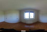 *ORTSRANDLAGE:* Wohnhaus mit sehr schönem, ebenen Garten und großzügigem Grundstück.
