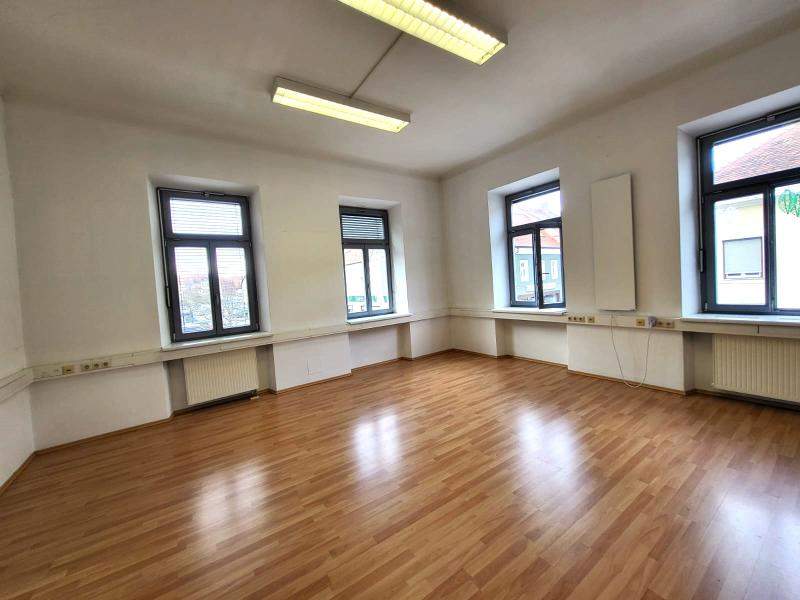 Toplage: Geräumige, vollklimatisierte Bürofläche (88m²) in der Innenstadt von Fürstenfeld!