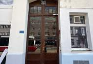 UNBEFRISTET - helle 2,5-Zimmer Dachgeschosswohnung mit Wohnküche, Schrankraum, 26 m2 Dachterrasse und Kellerabteil nahe Schönbrunn