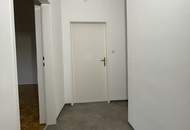 Sanierte Familienwohnung vereint höchsten Wohnkomfort mit einer entspannten Grünlage und herrlichem Ausblick! Freuen Sie sich auf ein durchdachtes, flexibles Raumkonzept – perfekt für modernes Wohnen. Jetzt dank KI-Visualisierung realitätsnah erleben!