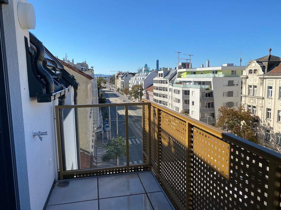 klimatisierte Dachgeschoss Wohnung mit Terrasse! inkl. Warmwasser und Heizung