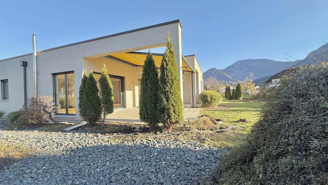 Ferlach - Strau: neuwertiger, lichdurchfluteter Bungalow mit Doppelcarport und separatem Studio/Büro