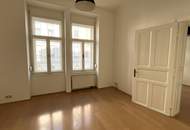 Schöne, sanierte 2-Zimmer-Altbauwohnung in ruhiger Nebenstraße