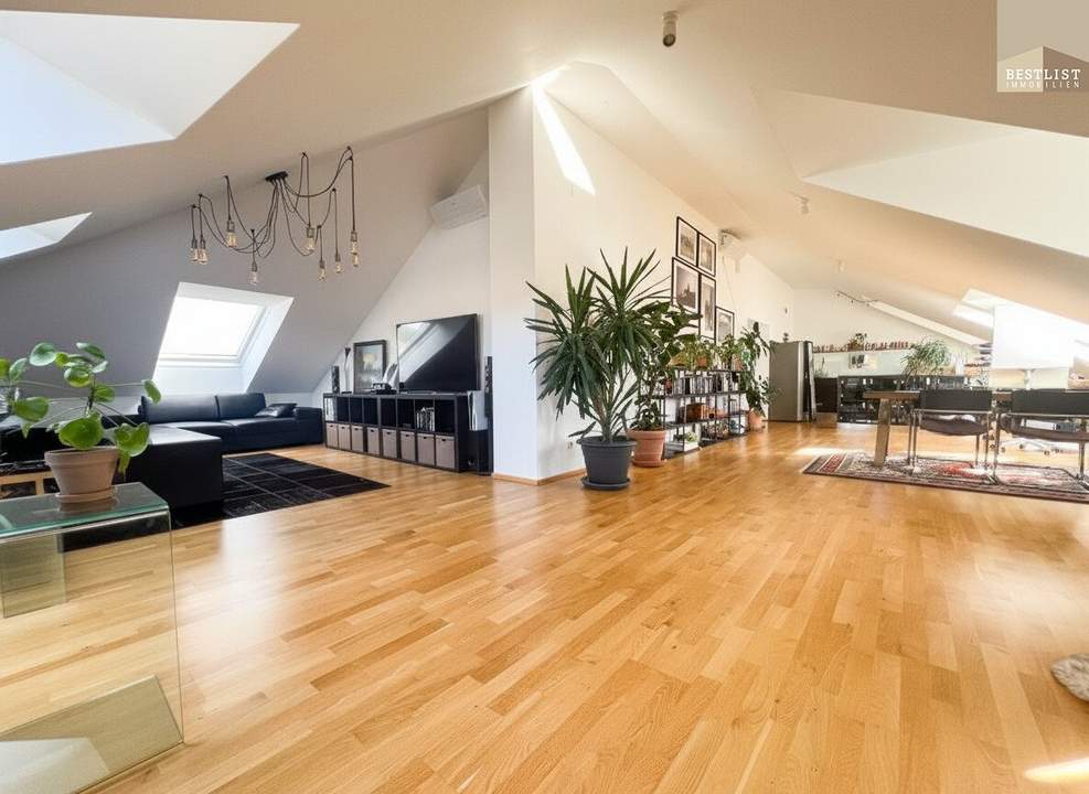 Großzügige Dachgeschosswohnung mit Stil &amp; Weitblick in Baden