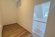 Wohnen mit Stil - sanierte 93 m² Altbauwohnung mit Parkplatz und Balkon