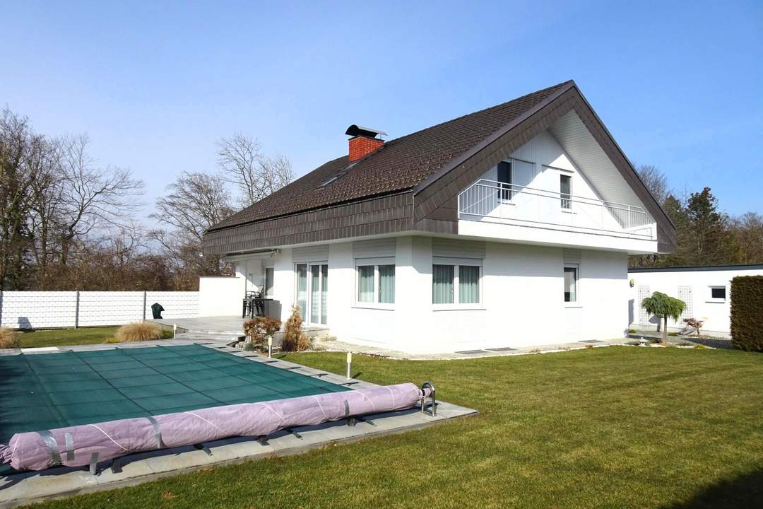 Bezugsfertiges Einfamilienhaus auf 797 m² zauberhaftem Garten mit Pool