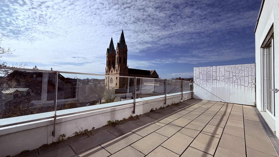Silbergasse: Klimatisierte DG-Wohnung mit 86m² Terrassenfläche, 4 Zimmern, 2 Bädern !!!