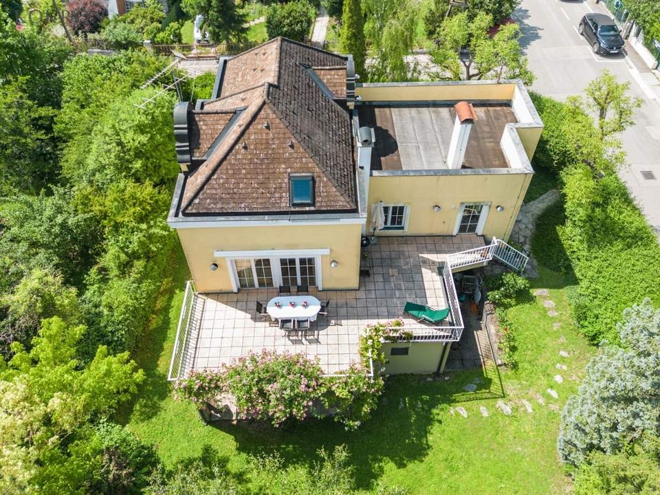 Exklusive Ruhelage mit viel Potenzial zur Adaptierung: 6 Zimmer, Garten & Terrassen!