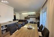 Moderne Maisonettewohnung auf drei Ebenen mit Balkon, Klimaanlage und eigenem Stellplatz