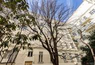 Komplett hofseitg ausgerichtete Stilaltbauwohnung im Jugendstiljuwel Schottenfelder Hof | Blick in den grünen Innenhof | Ideal auch zur WG-Nutzung