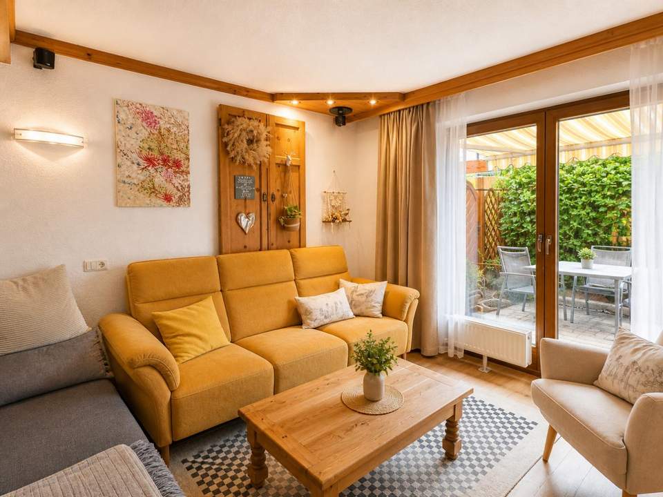Wohnen mit Charme – Reihenhaus mit Kachelofen, Terrasse und Gartenanteil