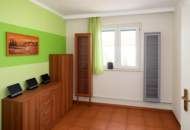 Bungalow mit Keller und Garagen!