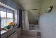 SOLIDES WOHNHAUS MIT EHEMALIGEM SOMMERHAUS, HERRLICHER TERRASSE UND POOL IN TRAUMHAFTER RUHELAGE