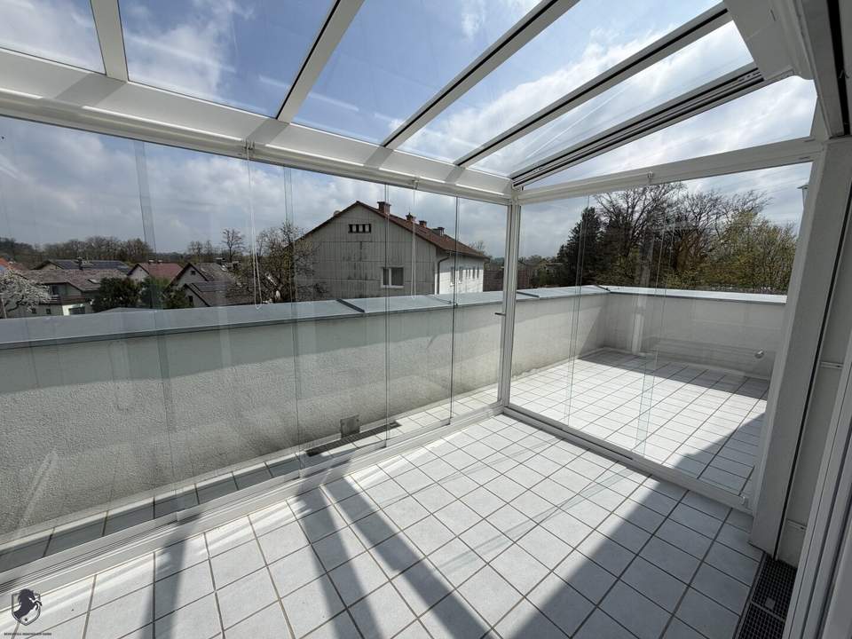 Penthouse-Feeling mit 41 m² Terrasse &amp; exklusivem Glasverbau – Wohnen auf höchstem Niveau