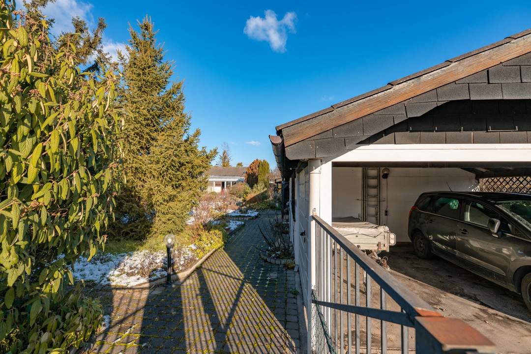 Ruhelage in Eggendorf bei Sollenau: Gepflegter Bungalow mit Wintergarten und Doppelgarage auf einer Doppelparzelle