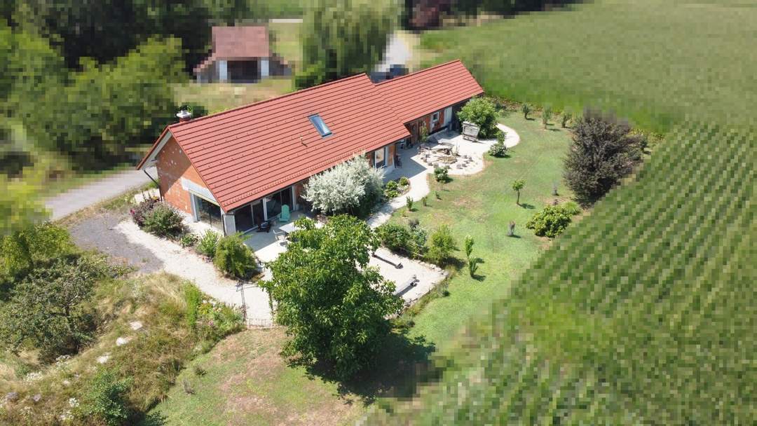 Tolles Landhaus mit angebautem Nebengebäude und Garten in sehr ruhiger und ebener Sonnenlage an einer Sackgasse