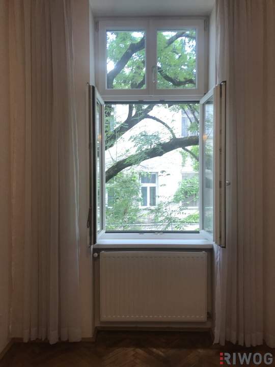 Stilaltbau im Servitenviertel !!! Ausblick in den ruhigen und begrünten Innenhof !!!