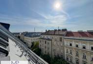 Helle und freundliche 2-Zimmer DG Wohnung mit Balkon und großer Dachterrasse mit 360° Stadtblick!