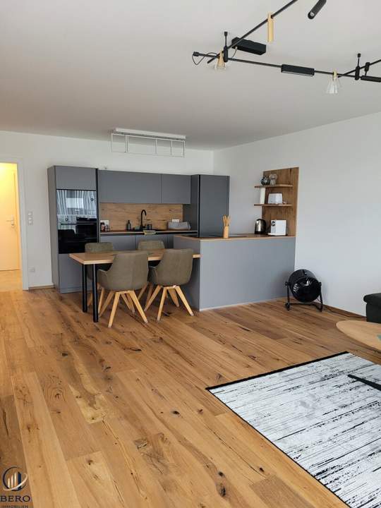 Klosterneuburg-neu errichtetes Reihenhaus mit Terrasse, Balkon und großem Garten