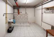 Großzügiges Zweiparteienhaus mit Salzwasserpool, Terrassen und Top-Anbindung