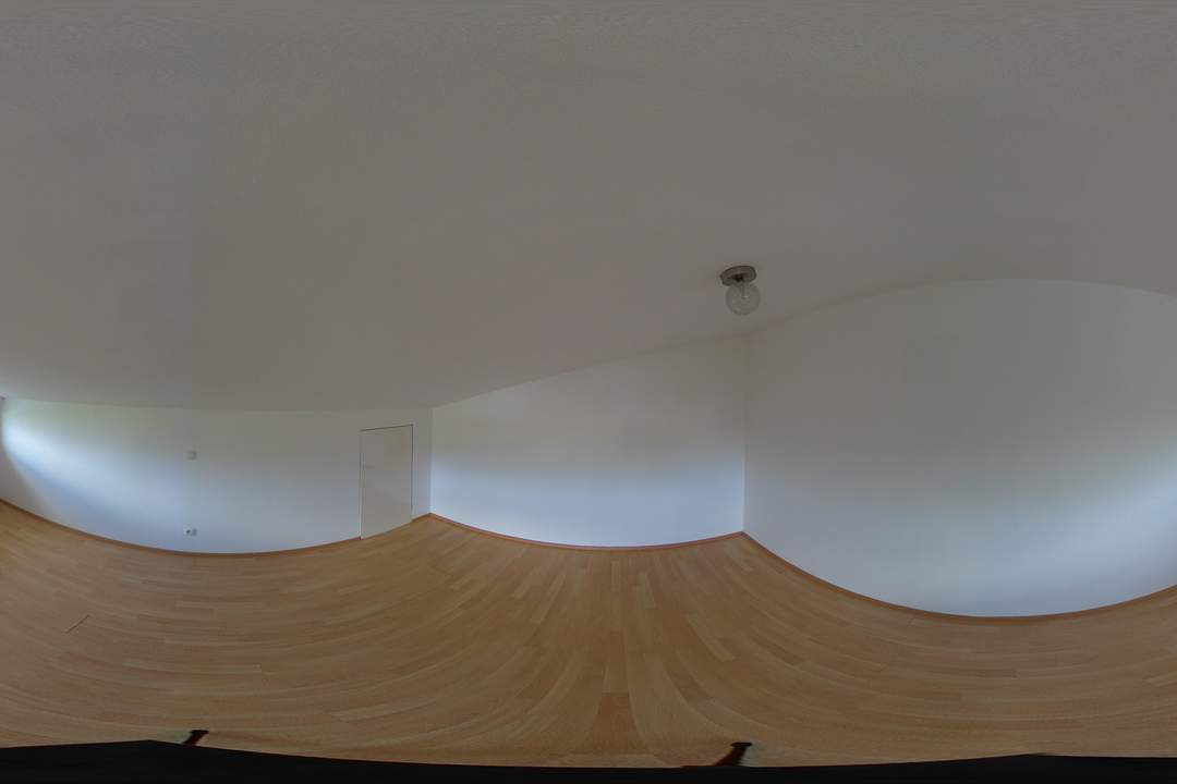 110 m² Dachgeschosswohnung mit Weitblick und Einbauküche