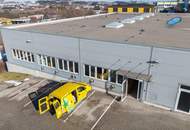 Große Halle mit vielen Parkplätzen