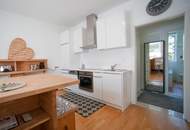 ***VOLLMÖBLIERTE EG-Wohnung mit Terrasse, Garten u. Garage***