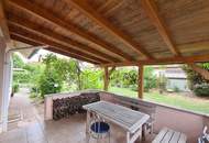 Einfamilienhaus mit Vollkeller samt angebauter Garage und überdachter Terrasse in ruhiger und sonniger Sackgassenlage !
