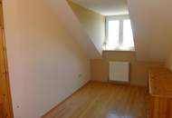 Modernes Reihenhaus auf großem Grund
