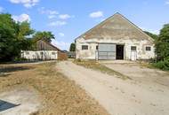 "Großzügiges Grundstück mit Pferdehof und sanierungsbedürftigem Haus – nur Minuten von Wien entfernt"