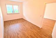 2-Zimmer-Gartenwohnung mit Küche und großzügigen Terrassen-Gartenbereich.