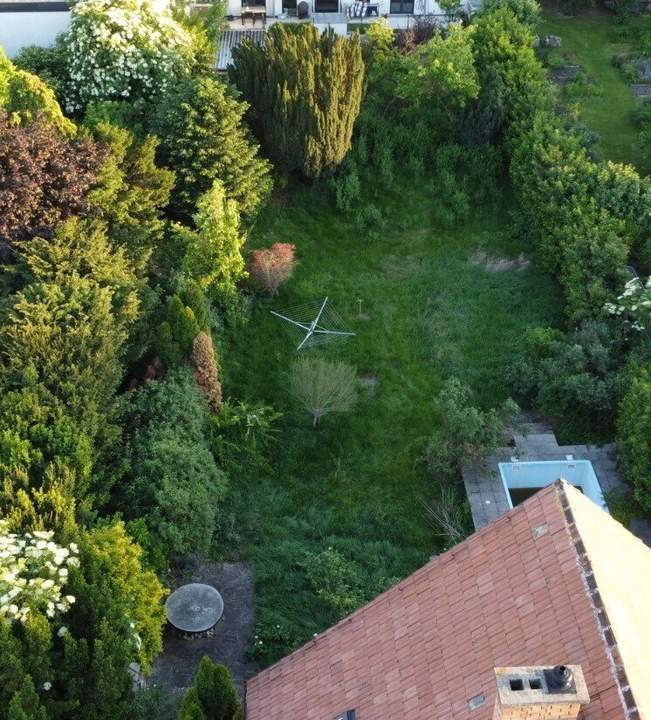 Baugrundstück mit großen Garten in unmittelbarer Nähe zur U1 Kagraner Platz + Baubewilligt für ein Wohnhaus mir ca. 500 m2 Wohnfläche, Garage, Terrasse &amp; Balkon! ++ Altbestand mit Pool