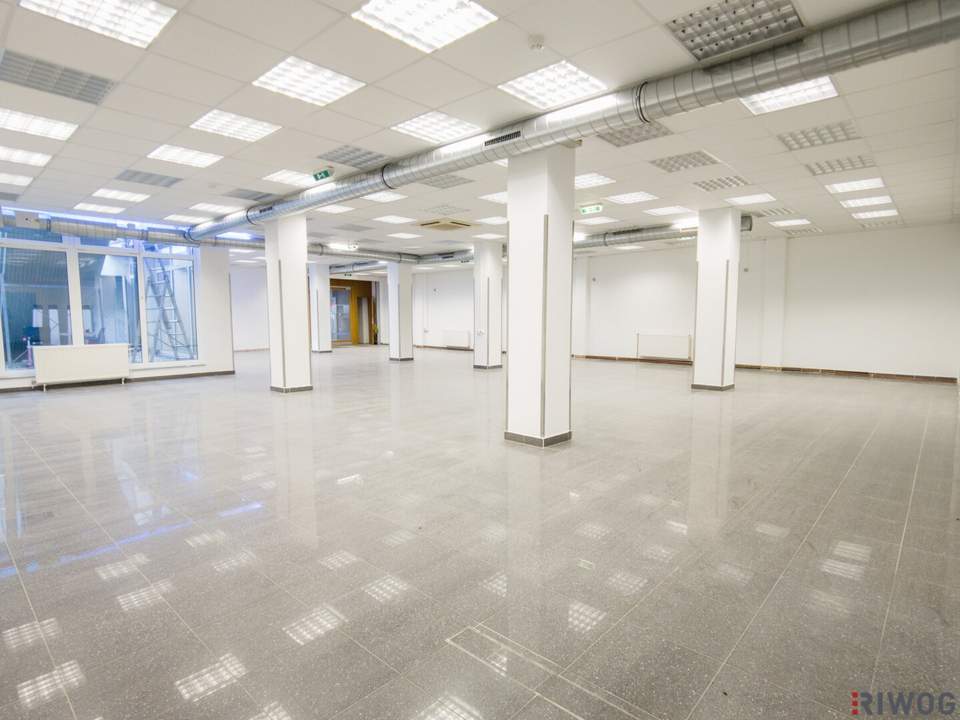 Zentrumslage | 320m² Geschäftslokal mit großen Auslagen | Kundenparkplätze vis à vis