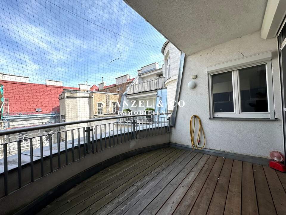 ZENTRUMSNAHES - MODERNES DACHTERRASSENAPARTMENT