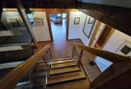 BEGEHRTE WOHNLAGE AM MÜHLWASSER: HOCHWERTIGES WOHNJUWEL ALS EINFAMILIENHAUS IN AUSGEZEICHNETER, SEHR RUHIGER WOHNLAGE MIT HALLENBALD, SAUNA UND FITNESSRAUM