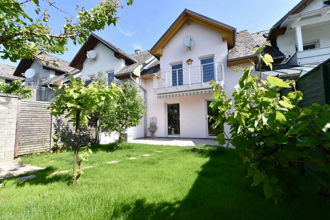 Gepflegtes Reihenhaus mit traumhaftem Garten, Terrasse, Balkon und Garage in zentraler Lage!