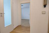 ! Nettes, helles 1 1/2 Zimmer Dachstudio - Hofruhelage, U4/6 Nähe !