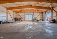 Halle mit Verladerampen