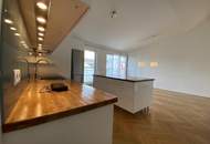 Helle Dachgeschoss-Wohnung im Botschaftsviertel // Bright top floor apartment in embassy quarter