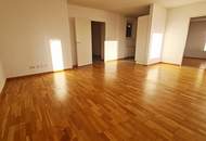 DACHGESCHOSS, sonnige 74 m2 Neubau, Wohnküche, 2 Zimmer, Wannenbad, Parketten, Holbeingasse