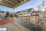 Lichtdurchflutet & luxuriös: Sanierter Altbau-Erstbezug mit Balkon