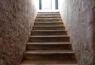 "Weihnachtsangebot" bis 31. 12. 2025 - HALBER PREIS - Historischer, renovierter Keller mit eigenem Außeneingang und LIFT und HEIZUNG !